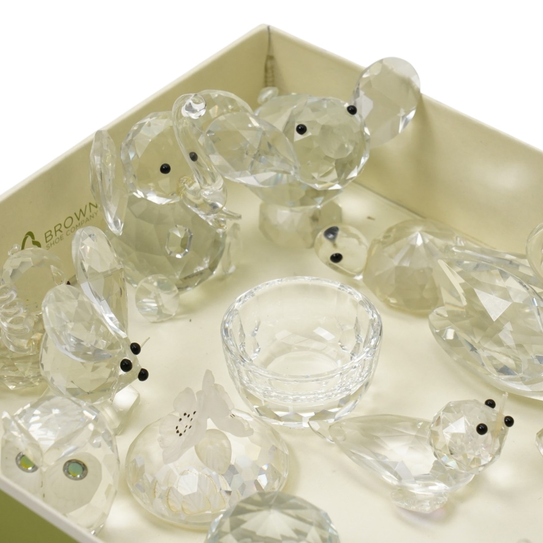 Seventeen Swarovski crystal figures (17)