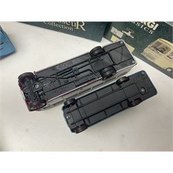 Corgi - twenty-three modern die-cast models of buses and coaches to include 35301, 35303, 35305 and 91916; mostly loose but nine boxed 