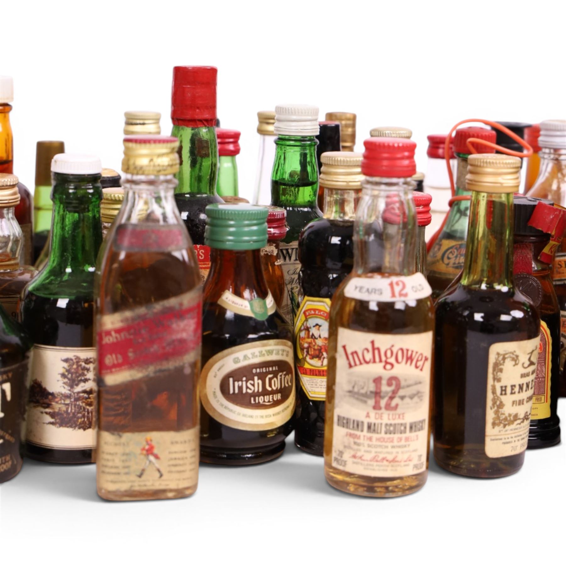 Collection of miniature alcohol, including Bowmore single malt whisky, Dimple whisky, Glen Grant 10 year old whisky, Southern comfort, etc 