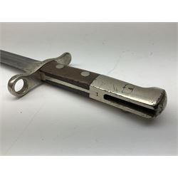 British Enfield 1907 model SMLE bayonet, with 43cm fullered steel blade and metal mounted leather scabbard L58cm overall; and Schmidt-Rubin Model 1918 bayonet the 30cm steel blade marked Elsener Schwyz No.579722; in steel scabbard with leather frog marked G. Bertolini Sellaio Vira/G.Tic 79 L45cm overall (2)