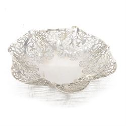 Mid 20th century silver bowl, of hexagonal form with scrolling pierced sides, upon three bun feet, hallmarked W I Broadway & Co, Birmingham 1962, W18cm