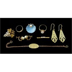 9ct gold jewellery including pair of gold pendant earrings, heart ring, opal ring, two pearl brooches and screw back earrings and a silver enamel scallop shell brooch