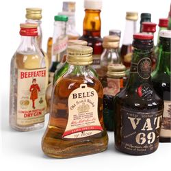 Collection of miniature alcohol, including Bowmore single malt whisky, Dimple whisky, Glen Grant 10 year old whisky, Southern comfort, etc 