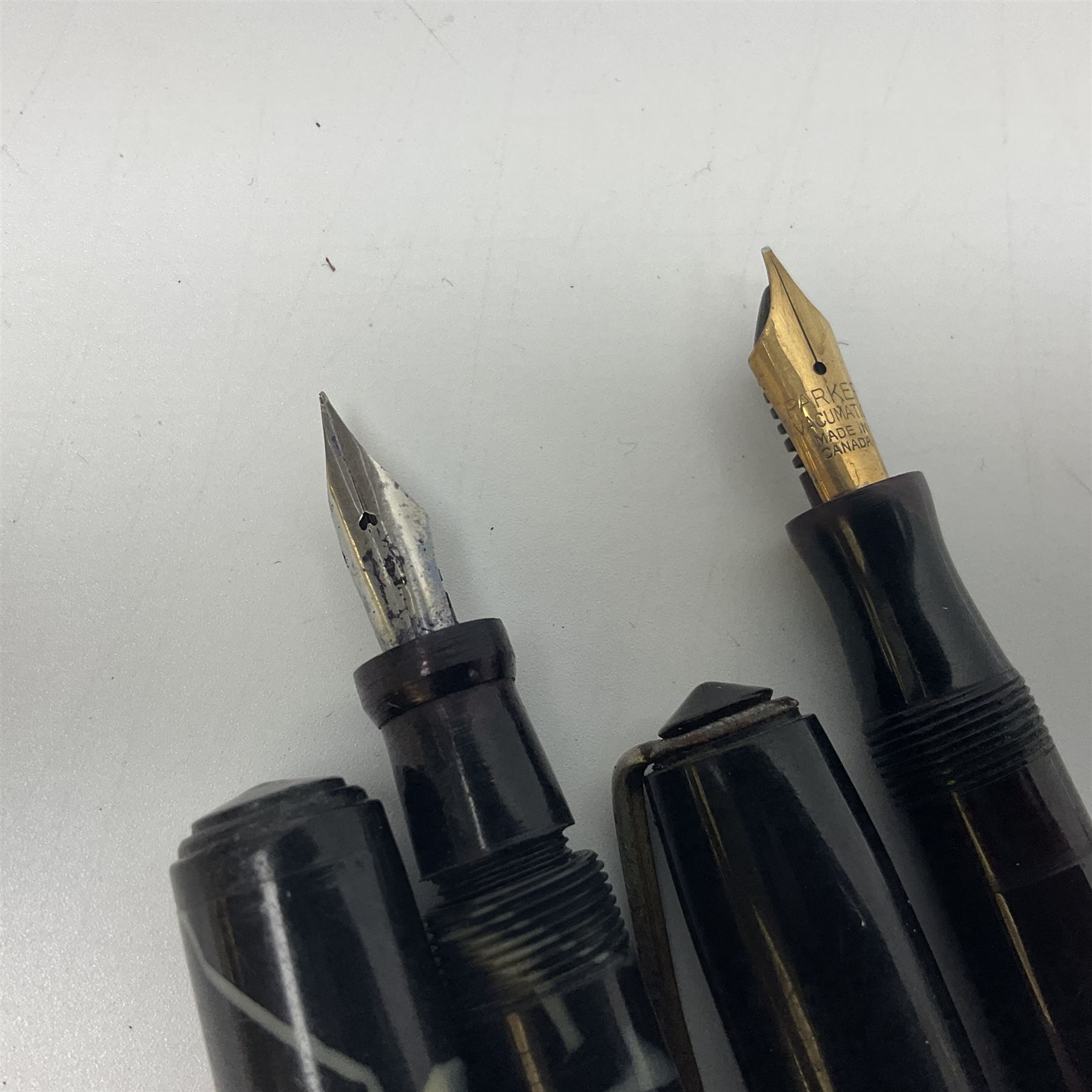 Ten fountain pens, to include Conway Stewart Dinkie 550 marbleised pen with 14ct gold nib, Conway Stewart Shorthand with 14ct gold nib, boxed, Marksman, Parket etc 