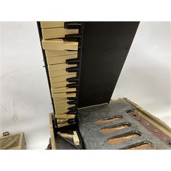 Selmer Clavioline portable electric keyboard, in original case, amp & speaker combined in lid, H41cm, W56.5cm