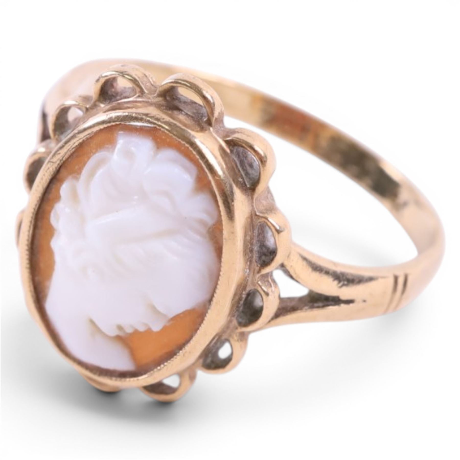 Gold cameo ring, stamped 9ct