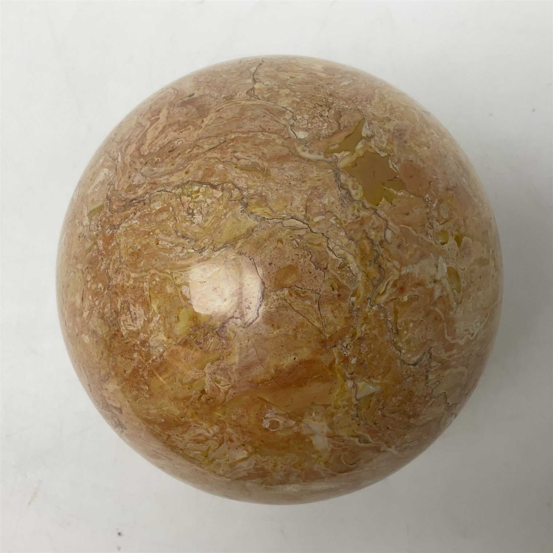 Large pink veined marble sphere, with yellow and grey undertones, D14cm