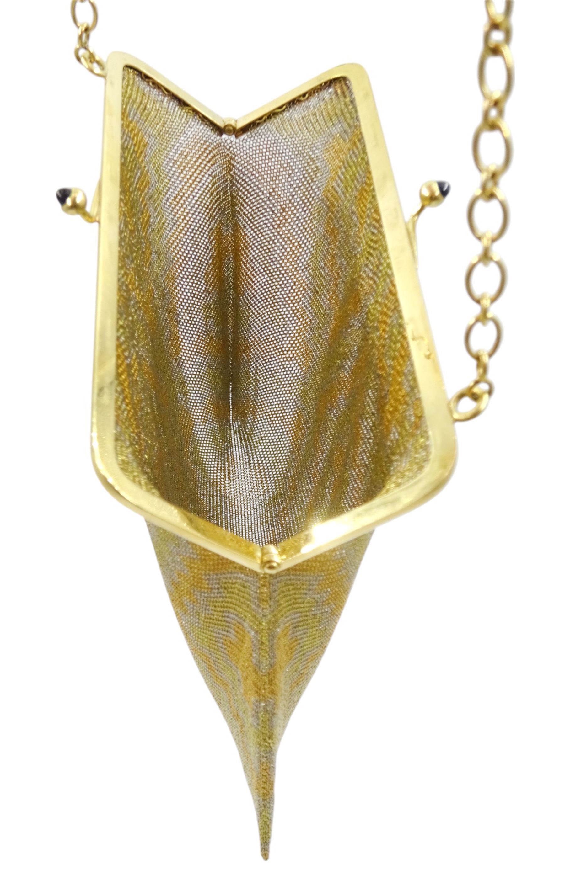French tri-coloured gold mesh purse, with 18ct gold bar clasp and 18ct gold oval link chain, with cabochon sapphire set clasp, eagle hallmark