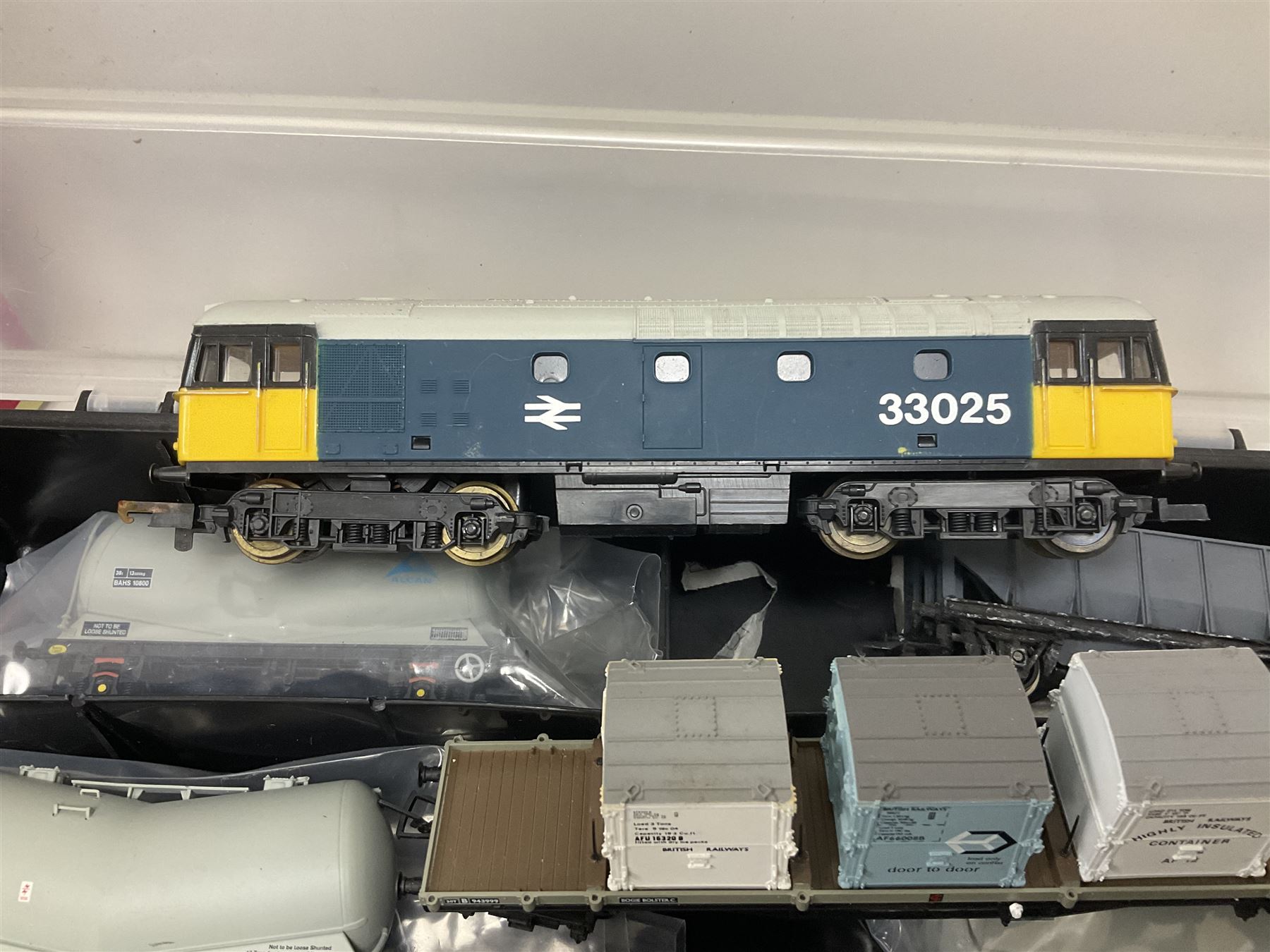 Various makers ‘00’ gauge - Hornby DCC ready LNER 4-6-2 ‘The Mallard’ no.4468 in blue with original box; Lima British Railway Class 33 Bo-Bo diesel locomotive no.33025; quantity of coaches, wagons and track to include Hornby, Lima, Tri-Ang etc (26) 