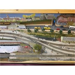 'Z' gauge continental scenic layout with folding legs, various loops of track and sidings with overhead cables, buildings including water tower, tunnels, roads with motor vehicles and figures, trees, haven with boats, backdrop diving wall hiding control units 150 x 50cm