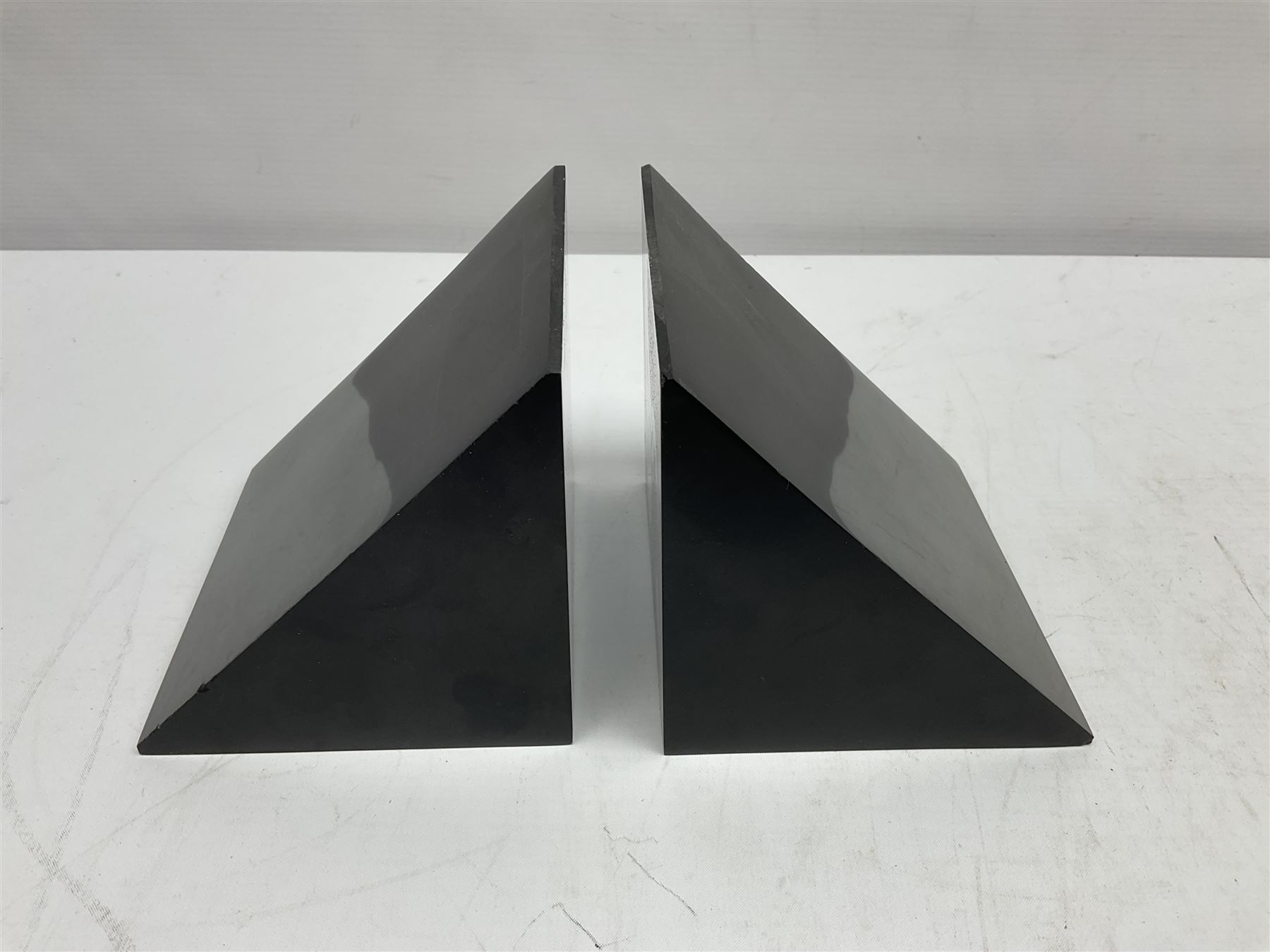 Pair of black marble book ends of triangular form, H11cm 