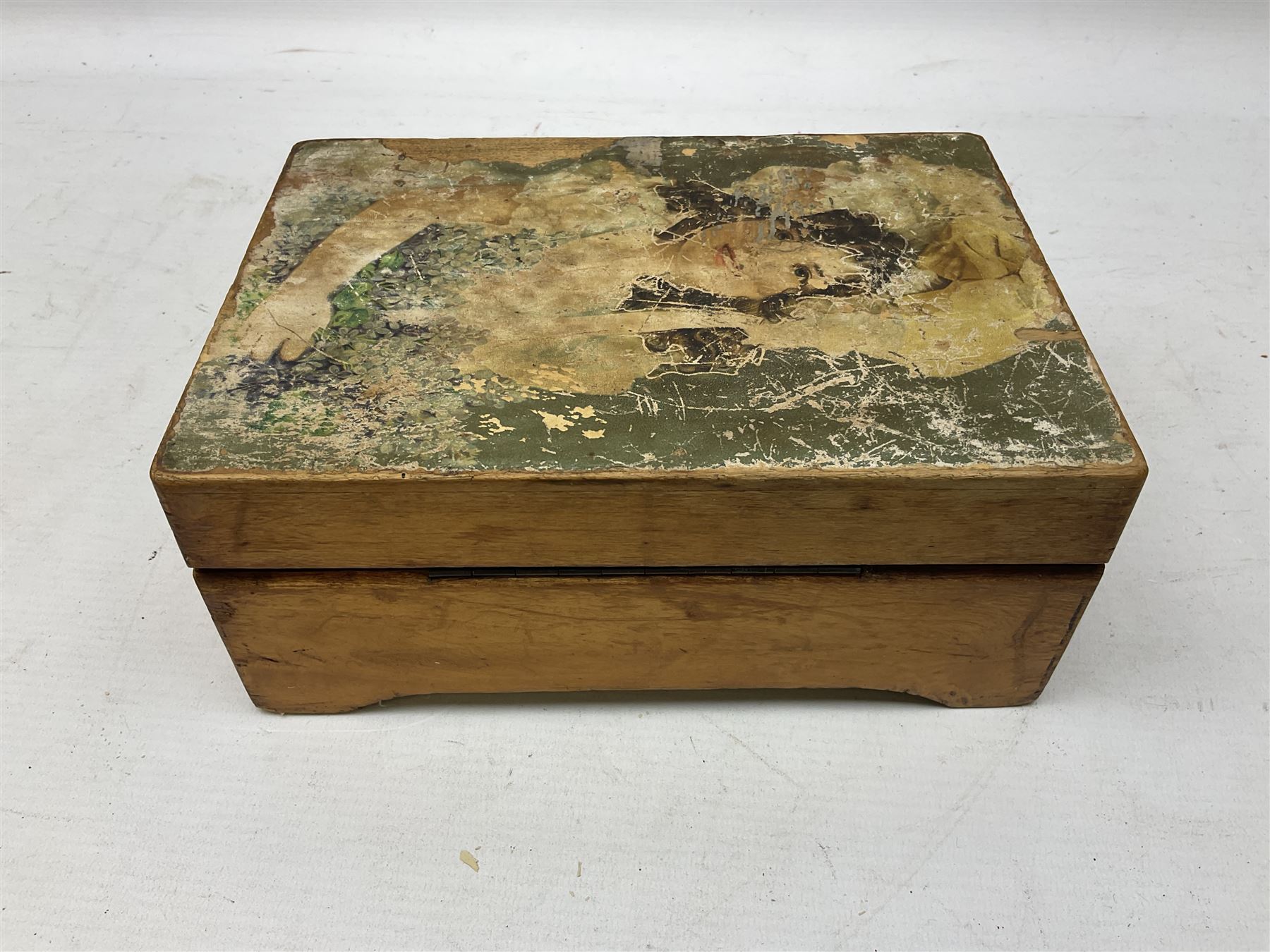 Victorian rectangular disc music box, the hinged lid with printed decoration of a young girl lifting to reveal a brass plate with single comb movement, with six discs, housed in pine case