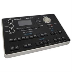  Roland FR-1X piano accordion (uncased)13 fold bellows two octave keyboard with 26 keys, 72 buttons, classic, jazz,ensemble, brass, wind, piano, and guitar samples. With a Roland BK-7m Backing Module, leads and tutorials.