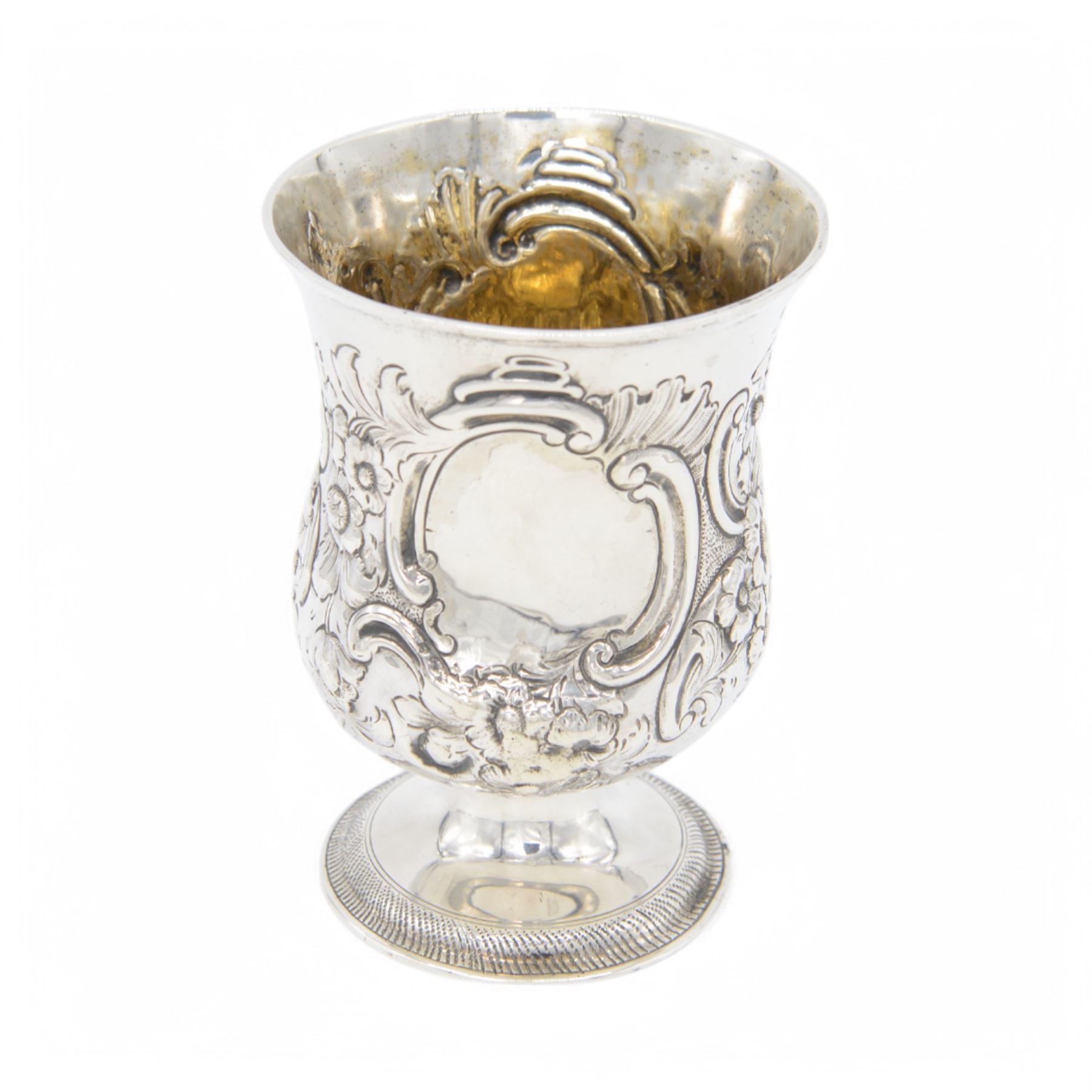 George III silver cup of circular form, embossed with scrolling and floral decoration, upon circular foot, hallmarked John Denzilow, London 1784, H13cm