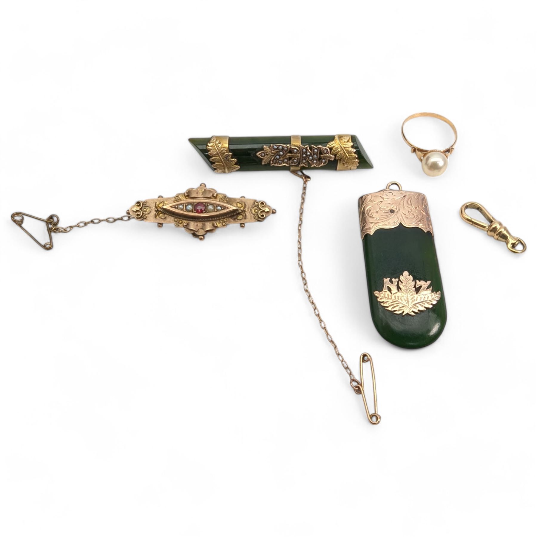 Gold green stone set pendant and brooch, gold pearl and red paste stone brooch and clip, all 9ct and a gold simulated pearl ring 
