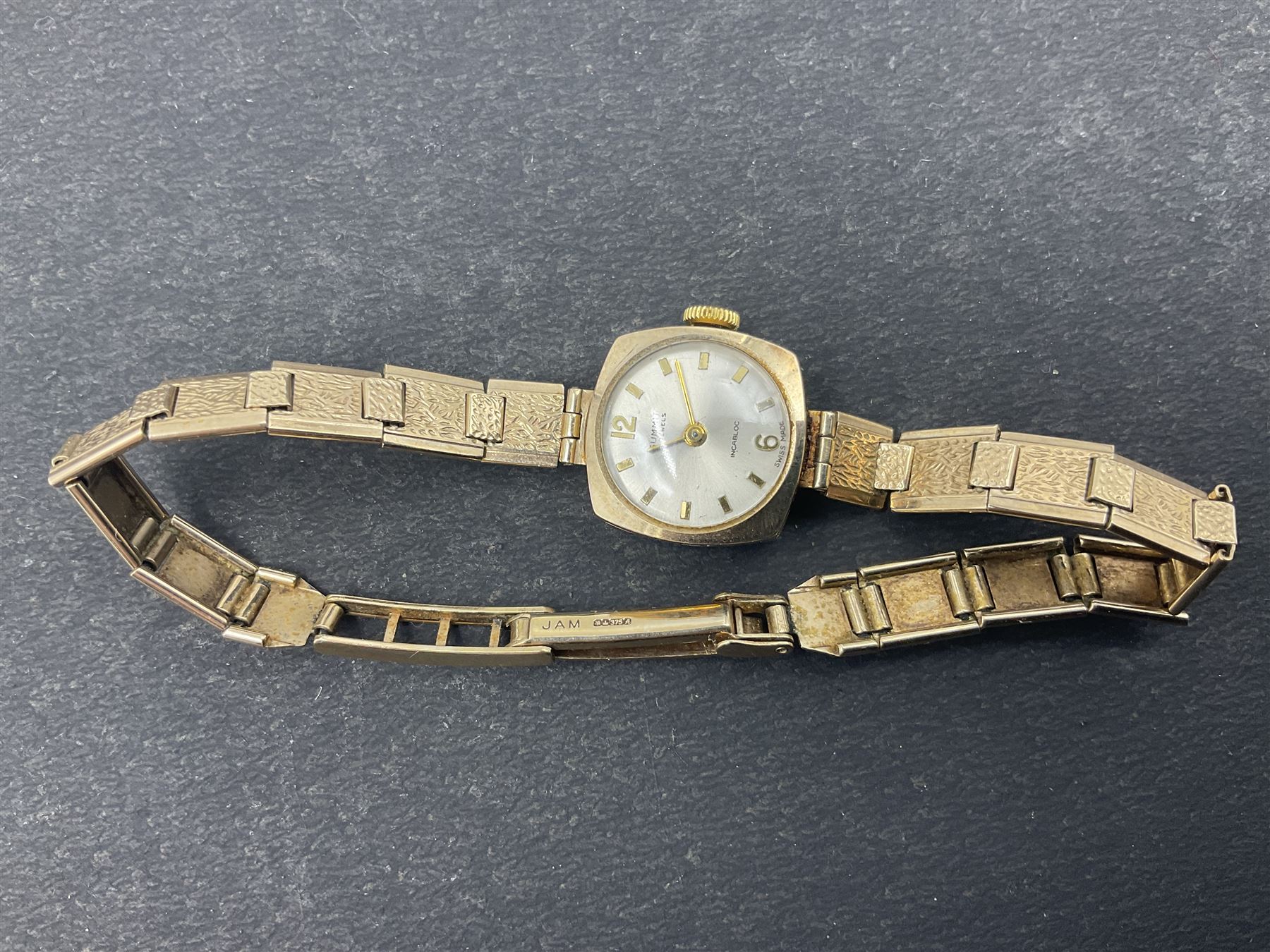 9ct gold Summit 17 Jewels ladies manual wind wristwatch, on 9ct gold articulated strap, stamped 375