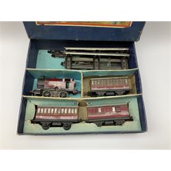 Hornby '0' gauge - Passenger Set No.21 with clockwork No.20 type 0-4-0 tender locomotive No.60985, two coaches and track, boxed; and Tank Passenger Set No.101 for spares or repair with clockwork No.101 type 0-4-0 tank locomotive No.2270, three coaches and track, boxed (2)