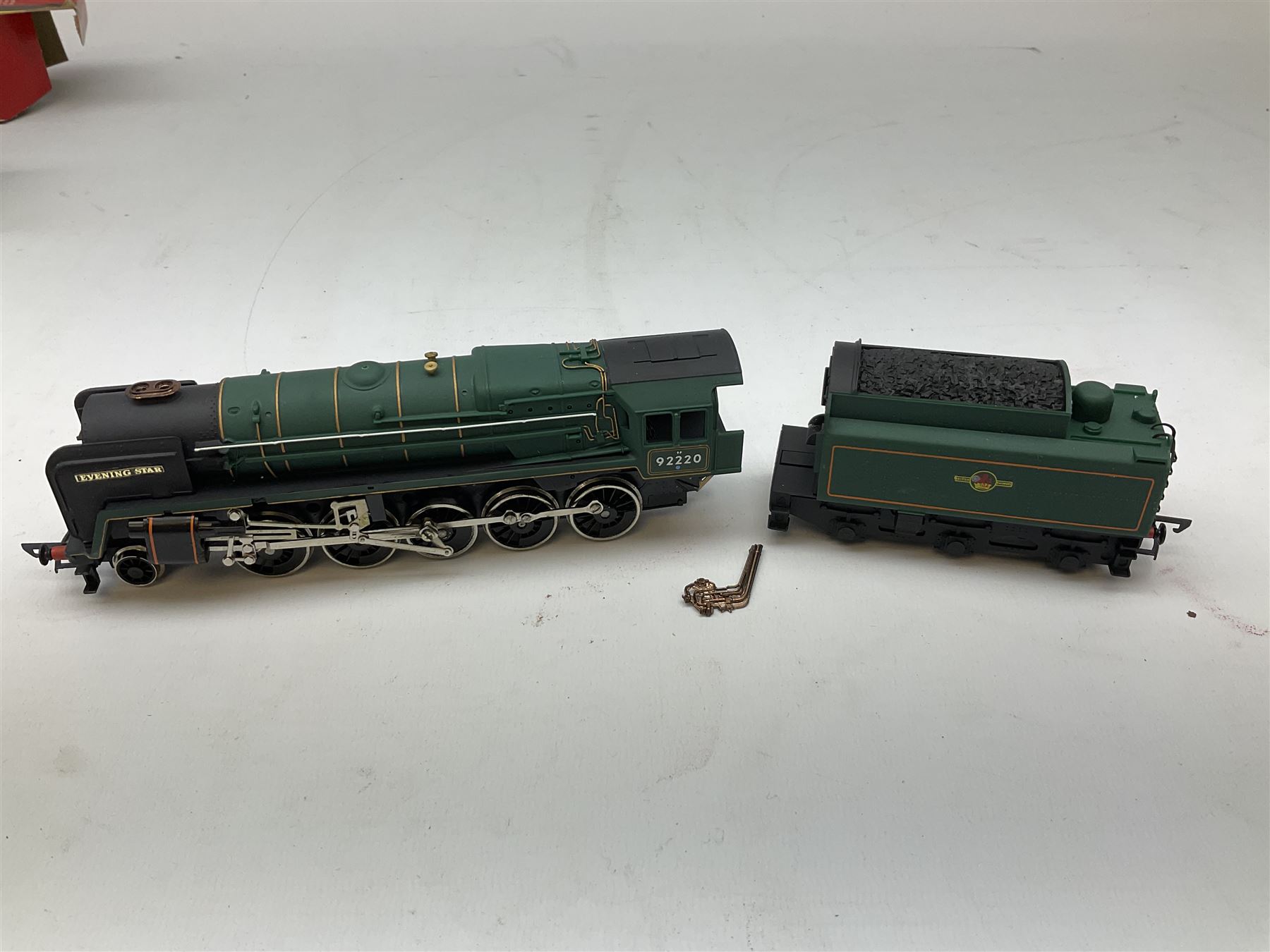 Hornby '00' gauge - Class 9F 2-10-0 locomotive 'Evening Star' No.92220; Class A3 4-6-2 locomotive 'Flying Scotsman' No.4472; and Class 37 Diesel Co-Co locomotive No.37130; all boxed (3)