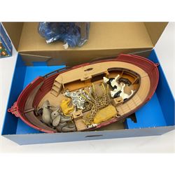 Playmobil - sets 3040, 3896 and 4150 (Adventskalender); all boxed; and Noah's Ark in associated box; together with Playpeople 1770 U.S. Cavalry Super Set; boxed (5)