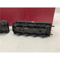 DJH Models - two ‘00’ gauge kit built model railway locomotives and tenders comprising K37 Highland Railway/LMS Castle 4-6-0 no.14685 in LMS crimson and K38 BR/WD 2-8-0 no.90124 in BR black; in original boxes 