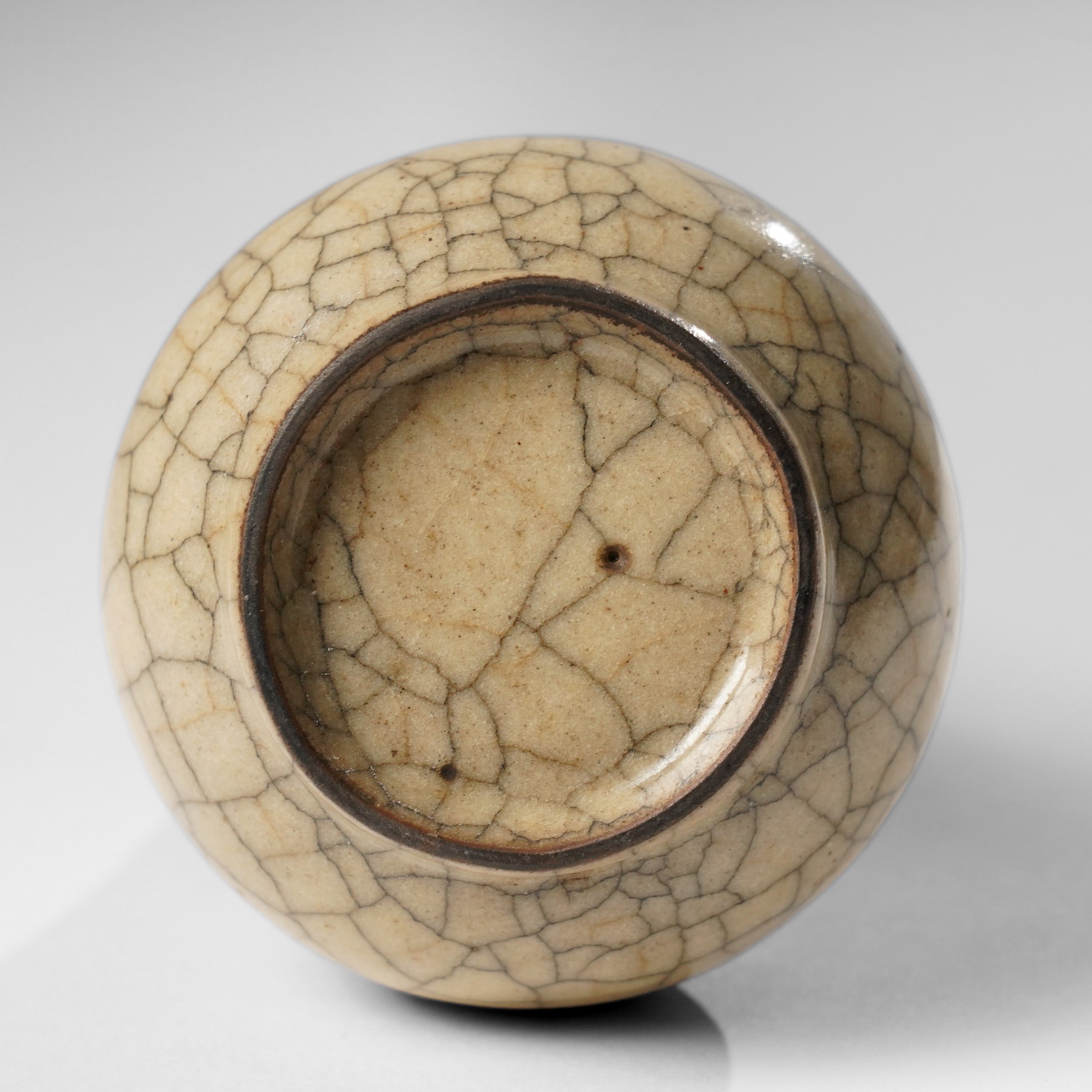 Chinese Ge ware crackle glaze vase, H14cm