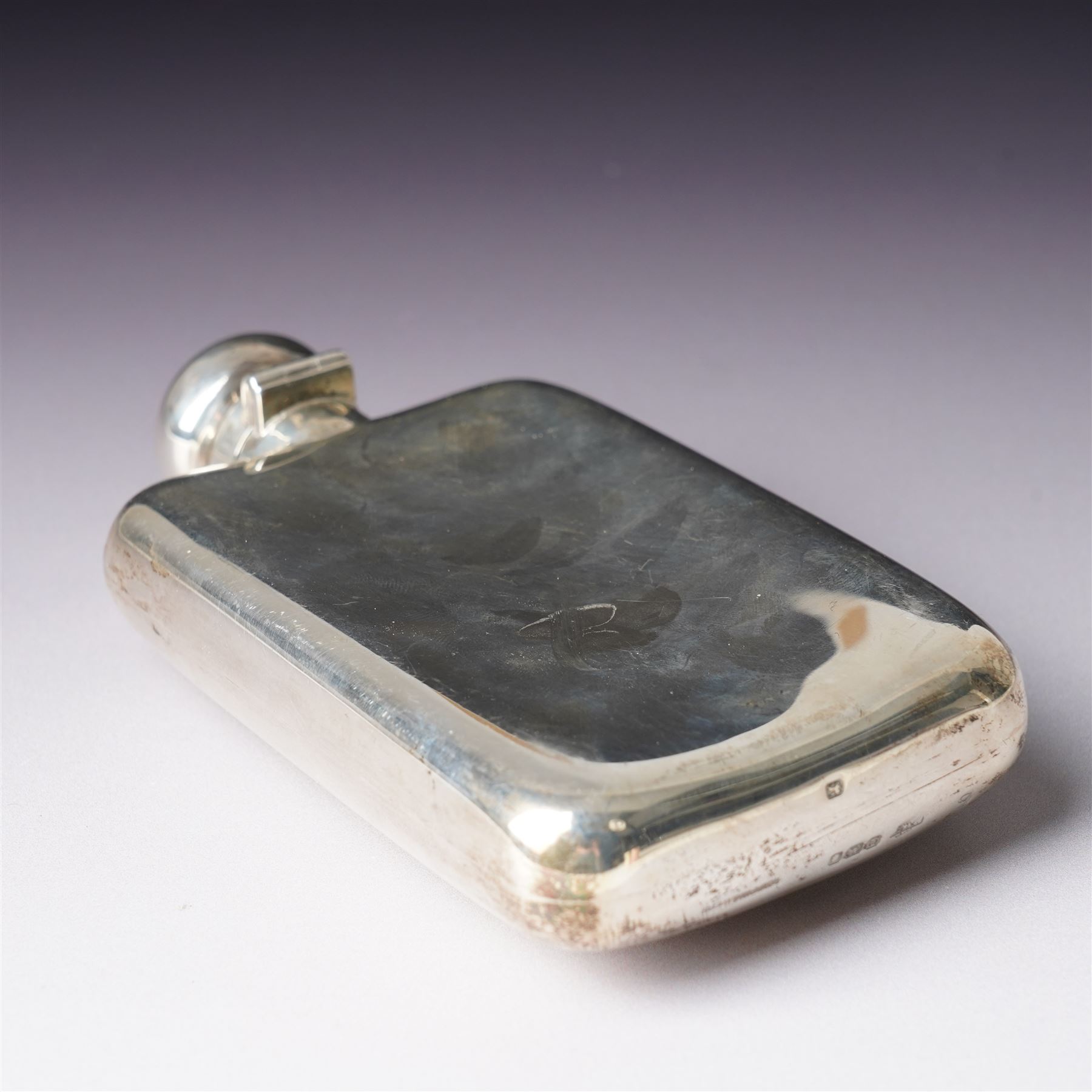 Edwardian silver hipflask with hinged bayonet lid L13.5cm overall London 1909 Maker Mappin & Webb