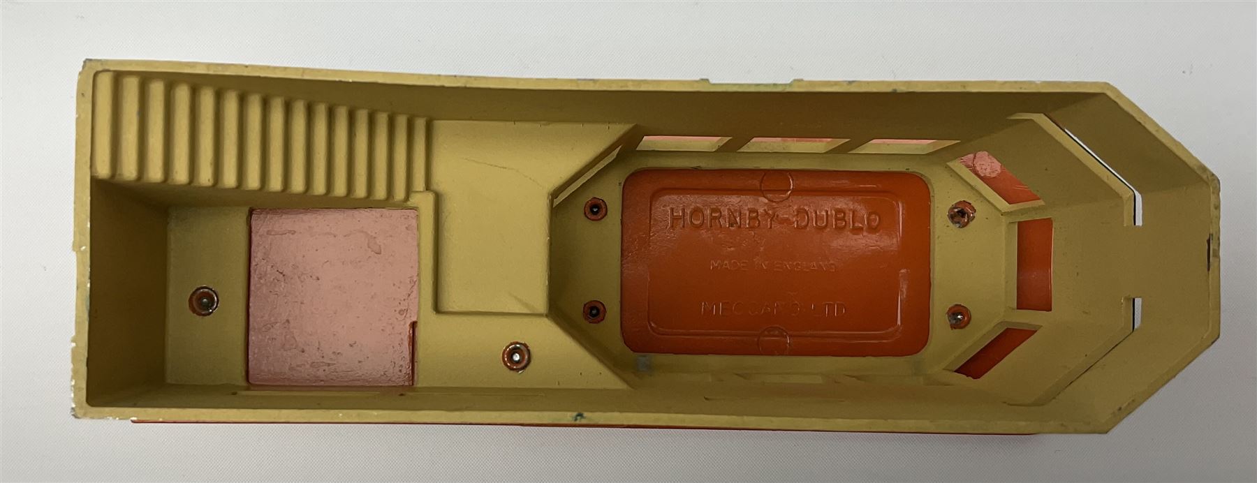 Hornby Dublo - wooden D1 Main Line Station and D1 Goods Depot, both in pale blue boxes; die-cast D1 Through Station in plain blue box; die-cast D1 Island Platform and D1 Signal Cabin, both in blue striped boxes (5)