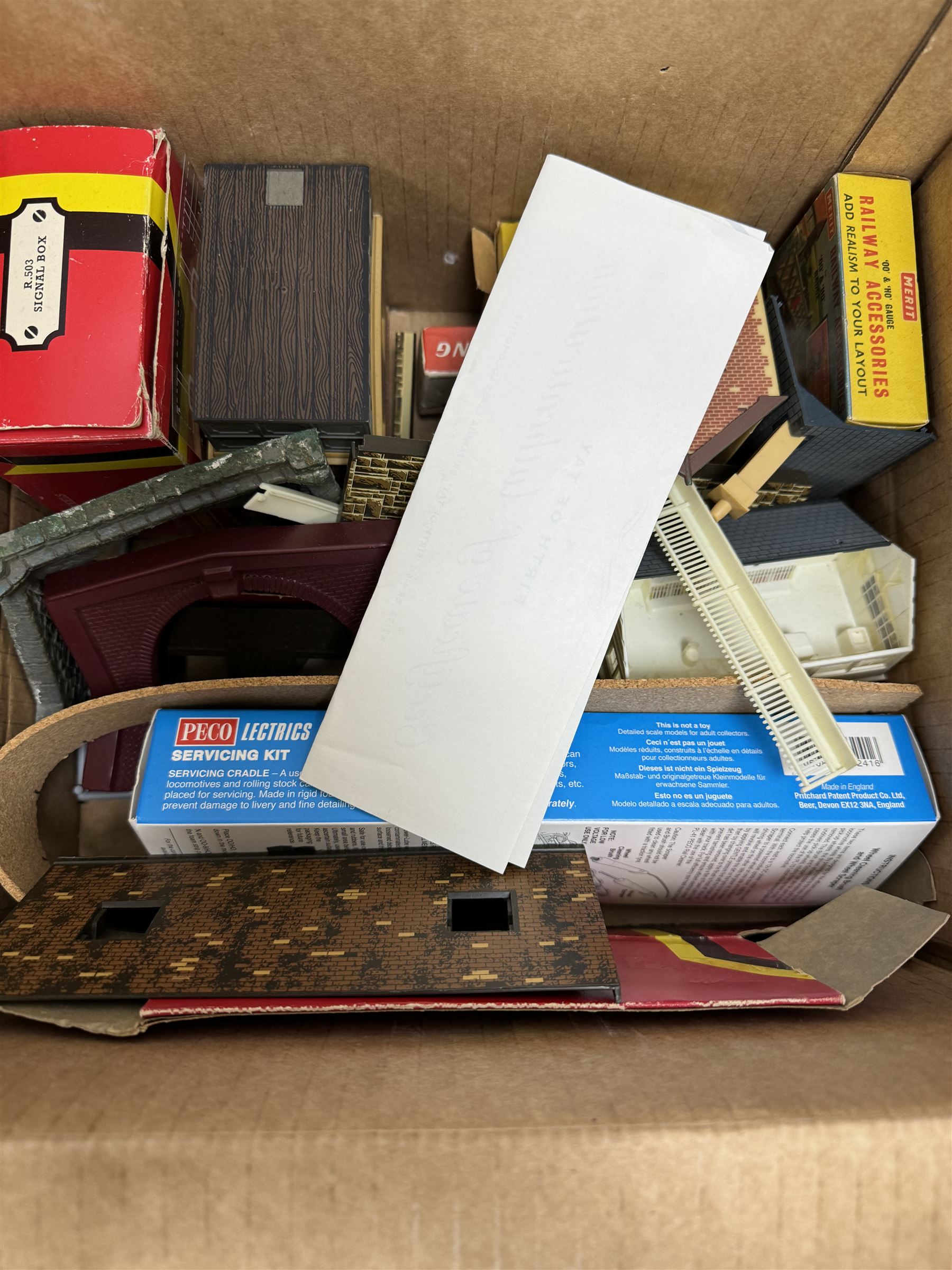 Collection of '00' gauge model railway accessories, including Peco Streamline and Insulfrog track, Metcalfe Platform kit, kit built model railway buildings and other accessories