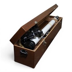Prinz Optics Astronomical telescope model 660, D = 76.2mm, f/1250mm, with wooden tripod in a wooden box 