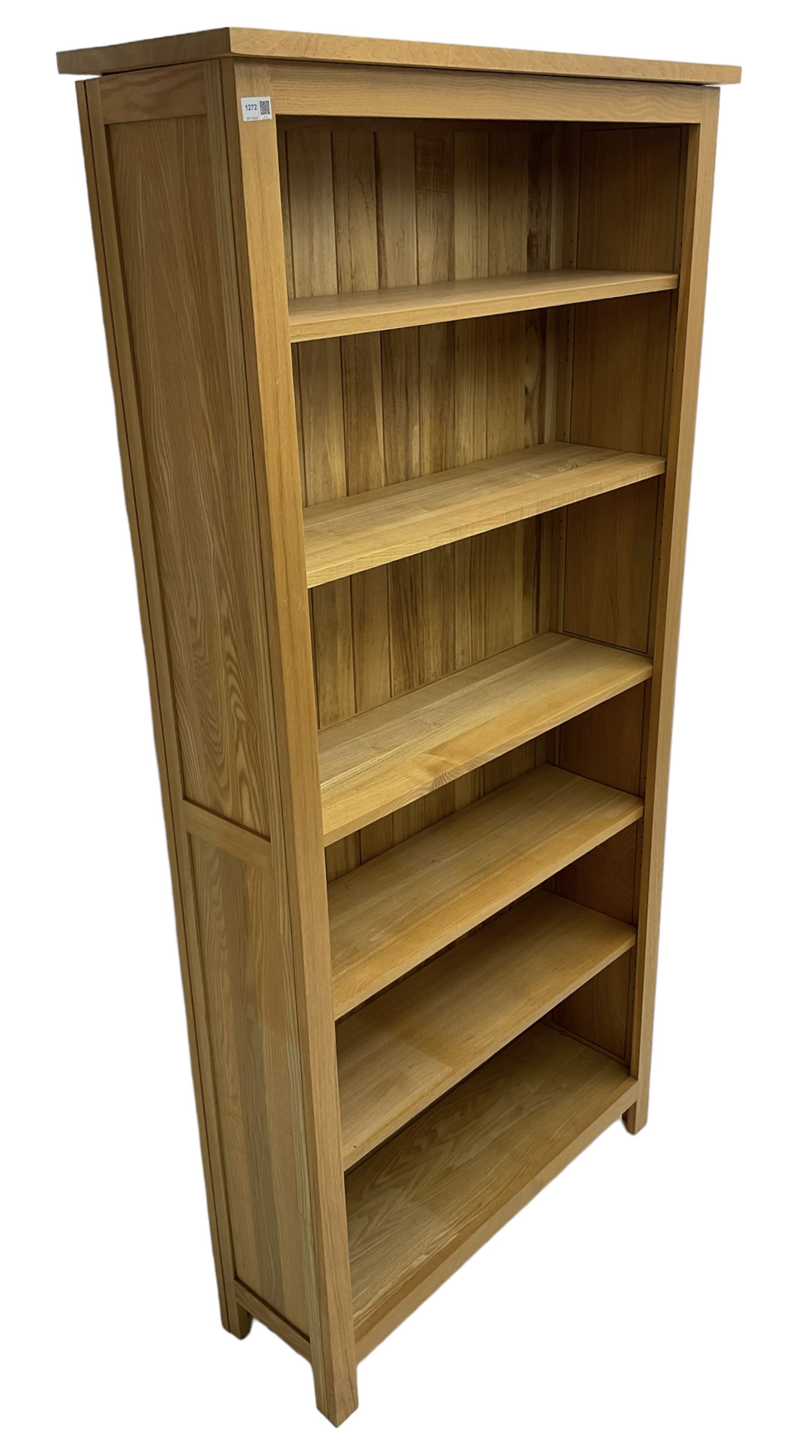 Contemporary light oak open bookcase, fitted with five adjustable shelves