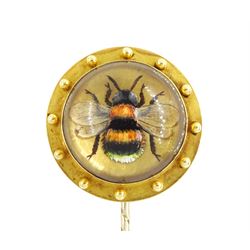 19th / early 20th century 18ct gold Essex crystal bee stick pin, the border with bead decoration