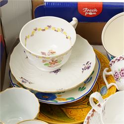 Collection of early 19th century and later tea wares, including Barr Flight & Barr teacup and saucer, and others 