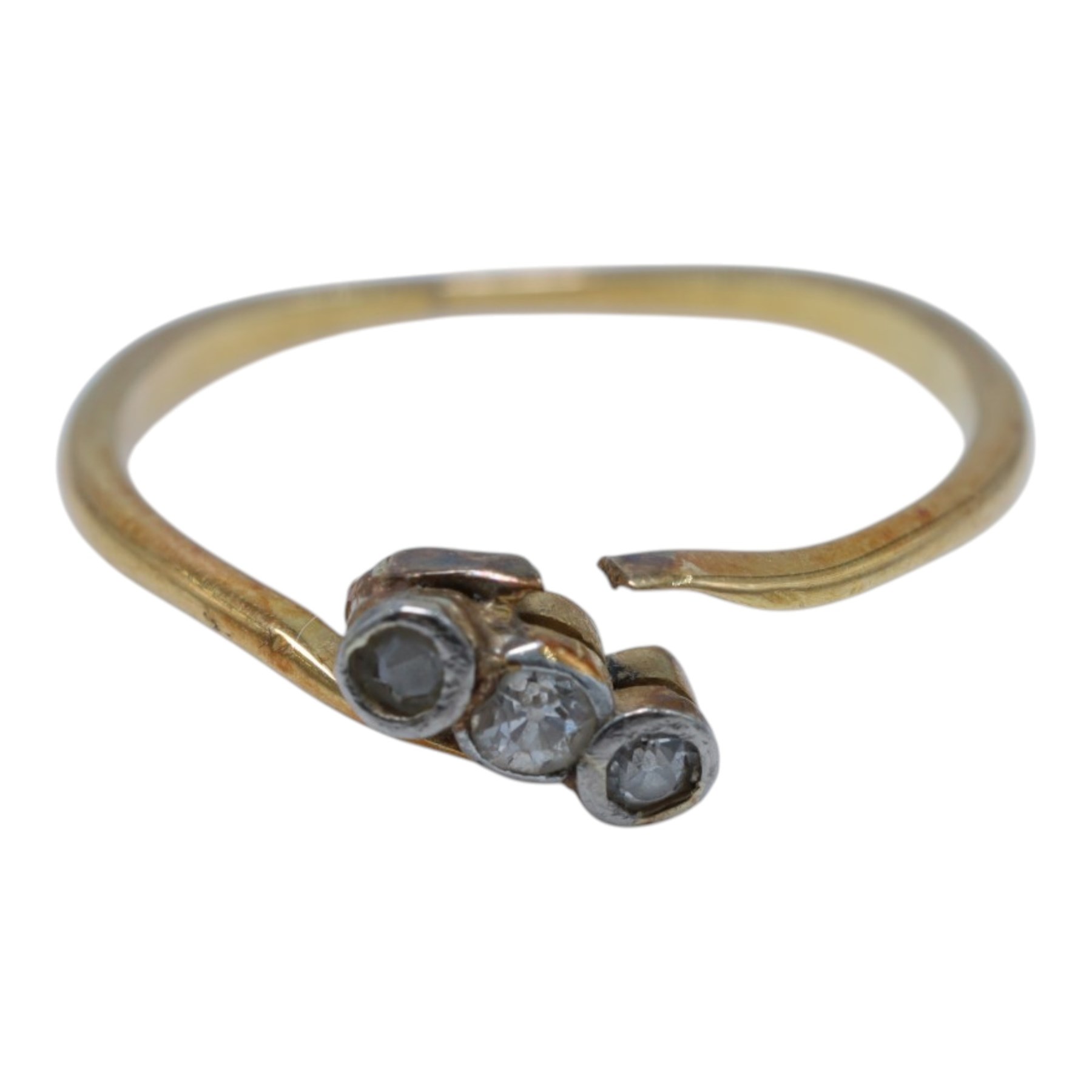 18ct gold three stone diamond ring