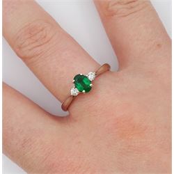 18ct white gold three stone oval emerald and round brilliant cut diamond ring, London 2016, emerald approx 0.30 carat