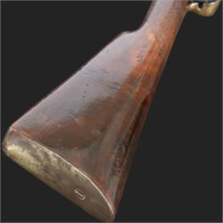 English flintlock blunderbuss, circa 1780 by R. Sutherland of London, the 32cm brass barrel with proof marks and London to the top, with original ramrod with brass tip below, the lock engraved Sutherland, walnut stock with brass butt plate, steel trigger guard with acorn finial, overall L70cm  