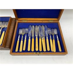 Oak cased silver plated fish set canteen by John Round & Son of Sheffield, together with a further cased canteen with lift out tray 