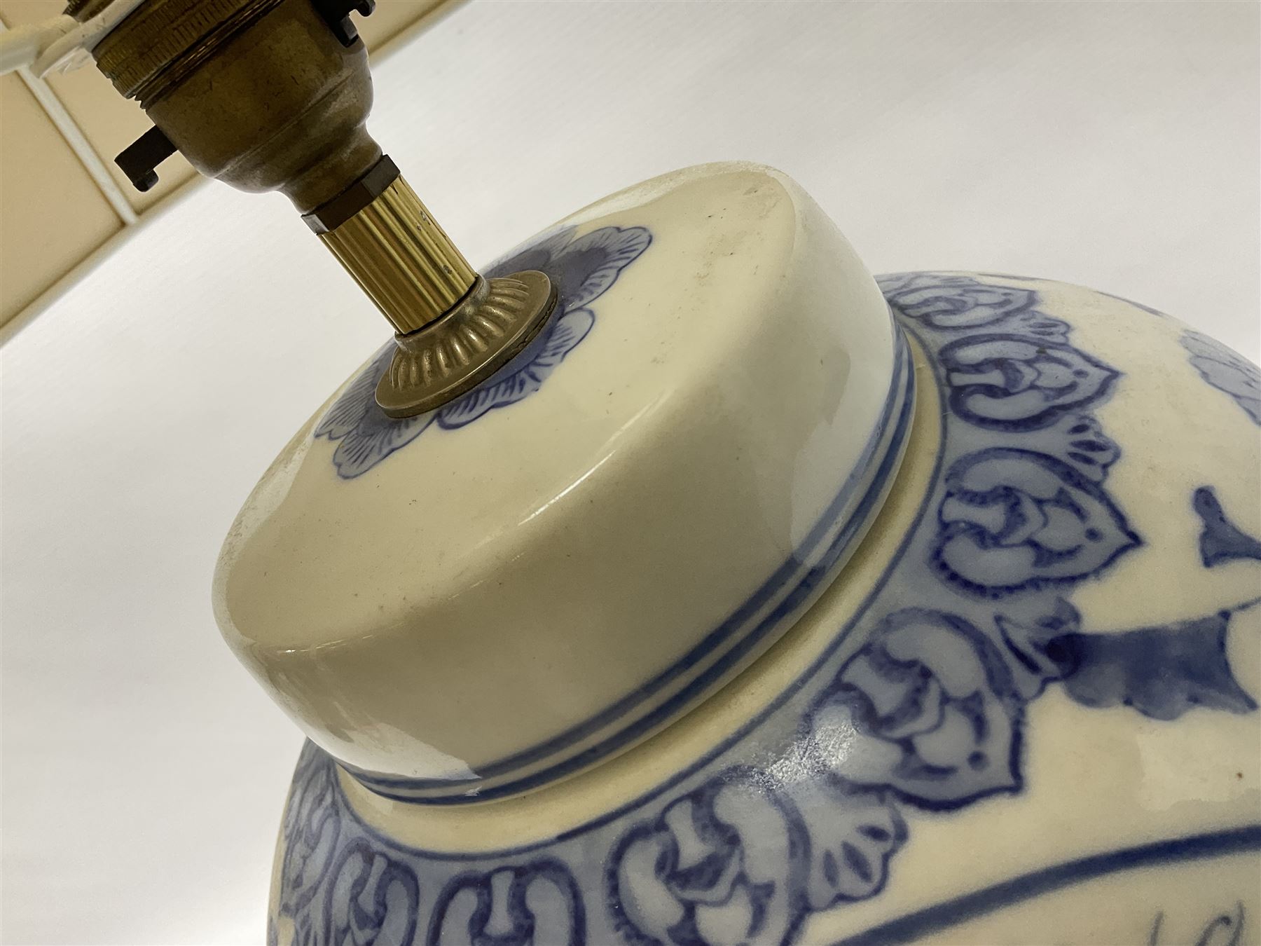 Chinese blue and white table lamp of baluster form, decorated with birds and floral displays, on hardwood base with shade, H78cm