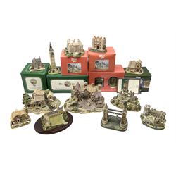 Thirteen Lilliput Lane models to include 'The King's Arms', Britain's Heritage collection Edinburgh Castle,  Tower Bridge, Big Ben, English Collection 'Bluebell Arms', etc, six boxed with deeds
