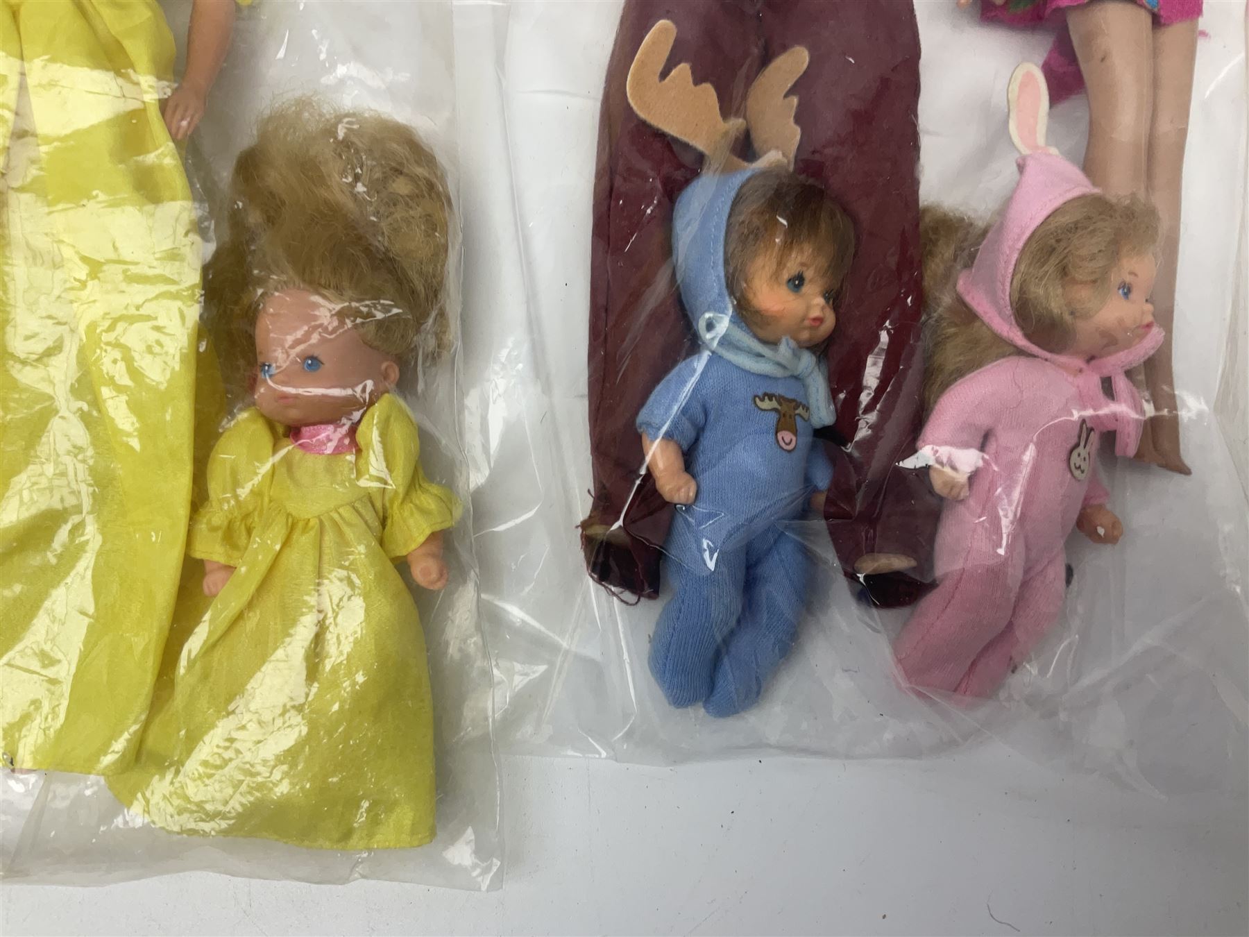 Barbie 1980s fashion dolls comprising Tropical Toys Models