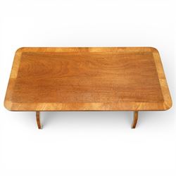 20th century Queen Anne style walnut sofa table, rectangular top with quarter veneered corners, raised on cabriole legs united by a turned stretcher