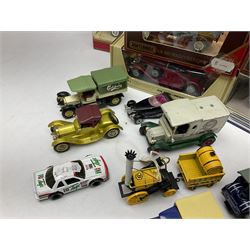 Matchbox - twelve Models of Yesteryear and two Dinky Collection die-cast models; all boxed; and quantity of unboxed Matchbox models 