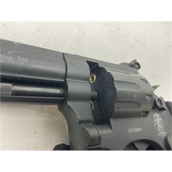Umarex Smith and Wesson model 586-4 .177 air pistol serial no.S074938959 with circular 10-shot magazine L29cm  NB: AGE RESTRICTIONS APPLY TO THE PURCHASE OF AIR WEAPONS.