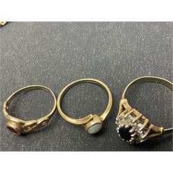 9ct gold jewellery, including opal ring and two other stone set rings, locket and rope twist chain 