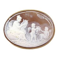 9ct gold cameo brooch depicting Cupid and Venus, Birmingham 1979