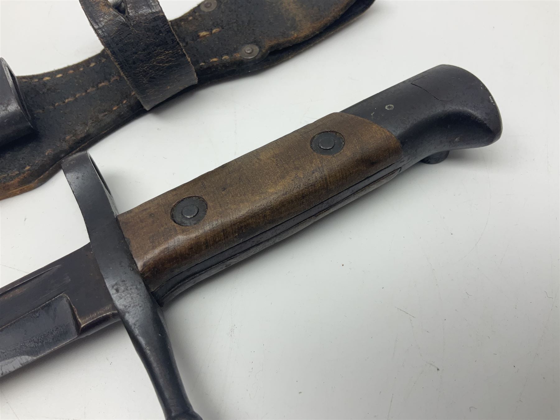 WW2 Italian Model 1891 bayonet with 30cm fullered blade; cross-piece marked PS 1941; in associated leather covered scabbard with frog L45cm overall