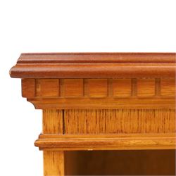 Contemporary mahogany and yew wood open bookcase, dentil cornice above two adjustable shelves, shaped apron and bracket feet 