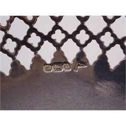 Early 20th century silver pedestal bon bon dish, of circular form, with pierced quatrefoil lattice work design sides and shaped rim, upon circular spreading beaded foot and knopped stem, H10.6cm, hallmarked Walker & Hall, Sheffield 1912