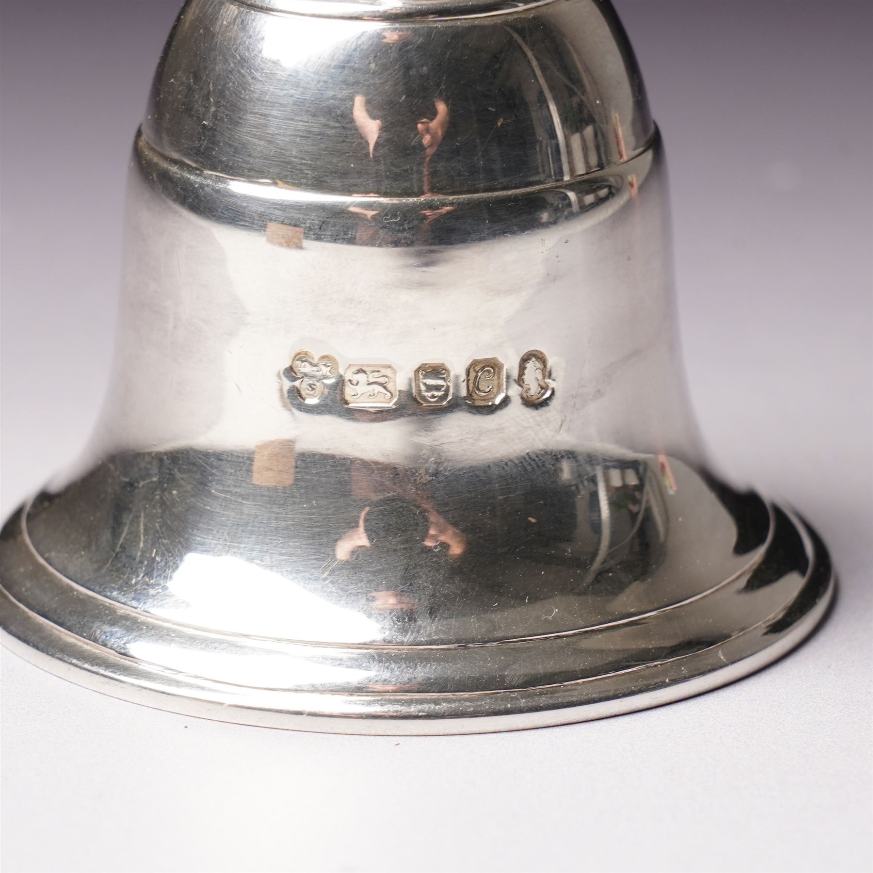  Elizabeth II silver table bell H10.5cm London 1977 Maker Da-Mar Silverware 5.2ozt (164 grams)