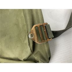 Falklands War - Argentine Special Forces beret with metal badge reputedly taken at Goose Green May 28th 1982 by Cpl. Hudson attached to 2 Para; together with an Argentine Gas Hood (2)