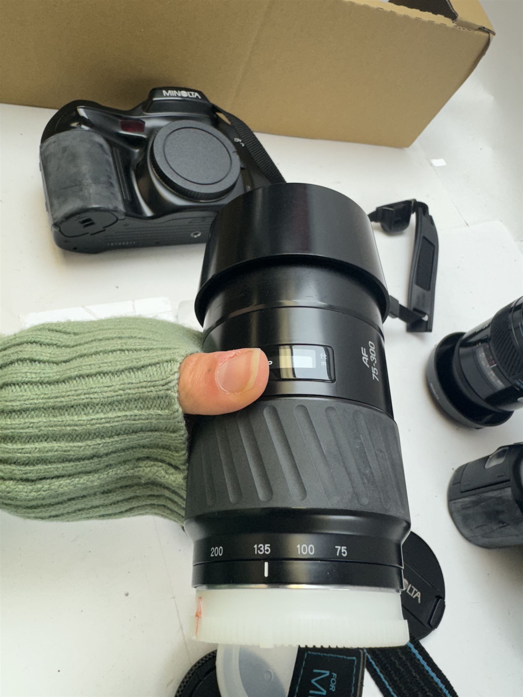 Six Minolta Dynax SLR camera bodies, comprising 800si serial no. 62703606, three 7xi examples, including one boxed example, serial nos. 20106944, 16123311 & 22107553, and two 9xi examples, serial no. 18209901 & 18202113, with three Minolta lenses, including Zoom xi 28-105mm 1:3.5(22)-4.5 lens, AF Zoom 28-85mm 1:3.5 (22)-4.5 lens and an AF Zoom 75-300mm 1:4.5(32)-5.6 lens, Hama carry case and other accessories